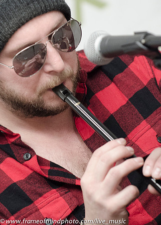 WXRV Rusted Root RMH-7933